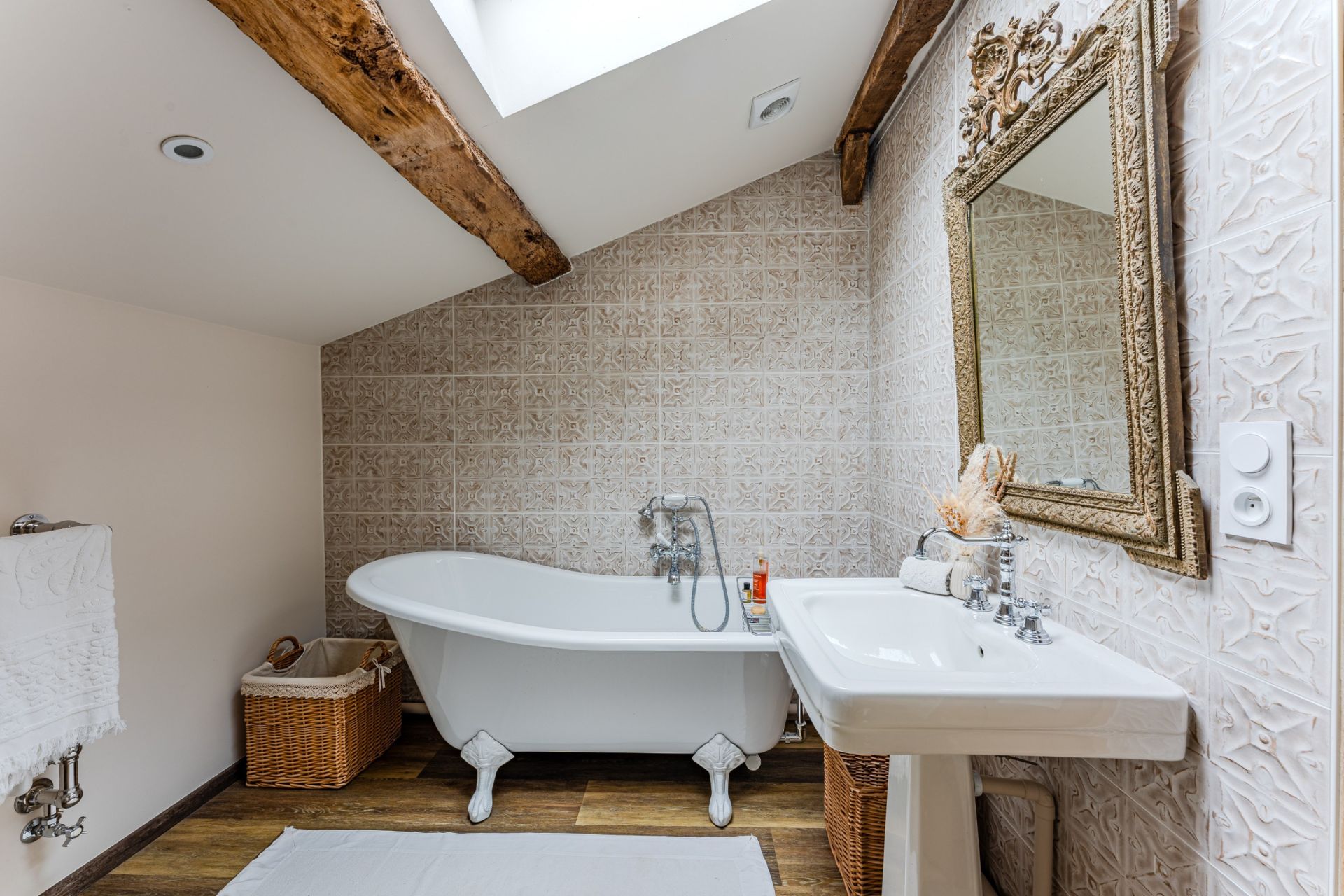 luxury house 7 Rooms for sale on BORDEAUX (33000)