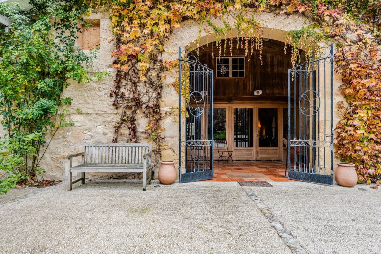 luxury house 7 Rooms for sale on LANGON (33210)