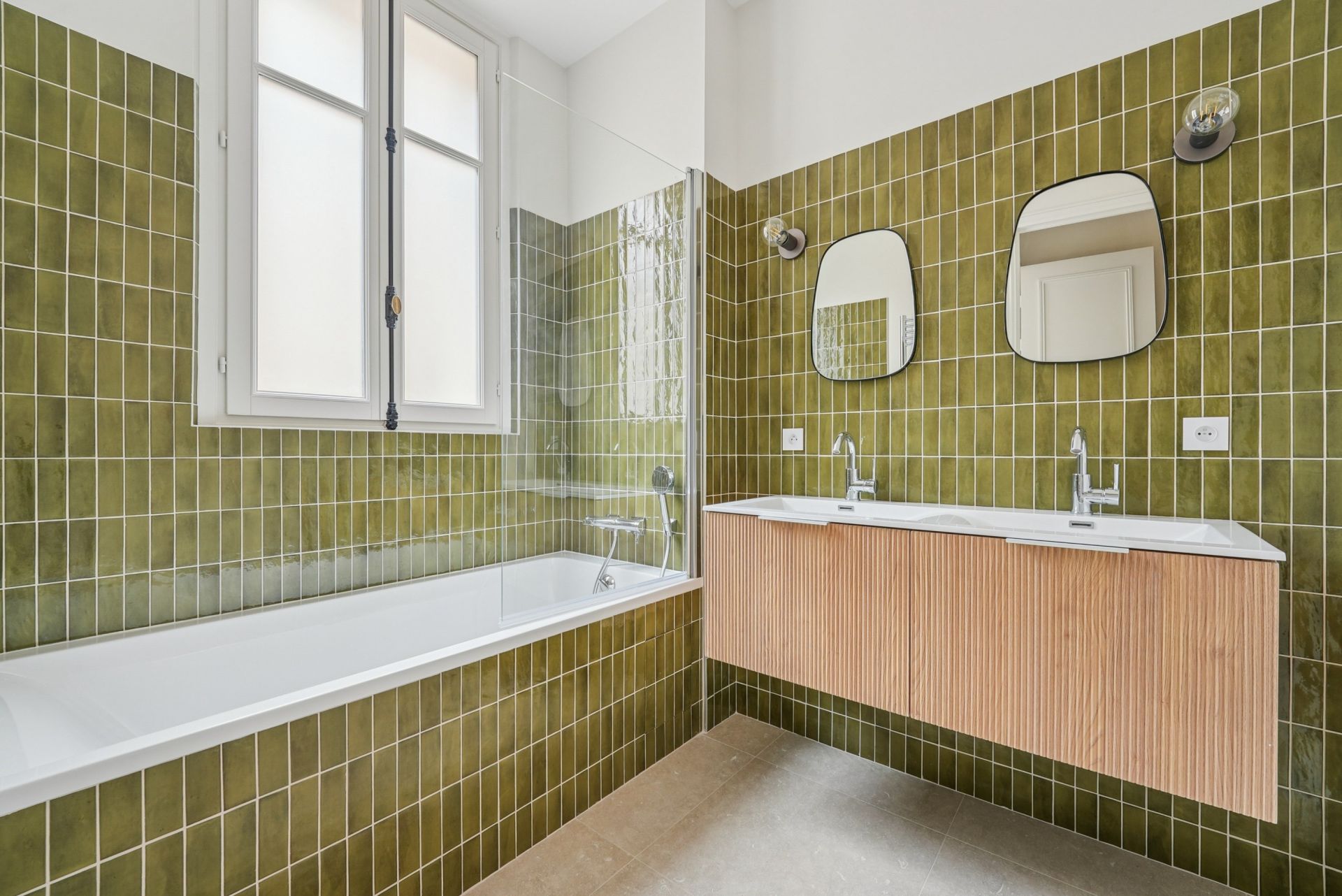 luxury apartment 4 Rooms for sale on PARIS (75016)