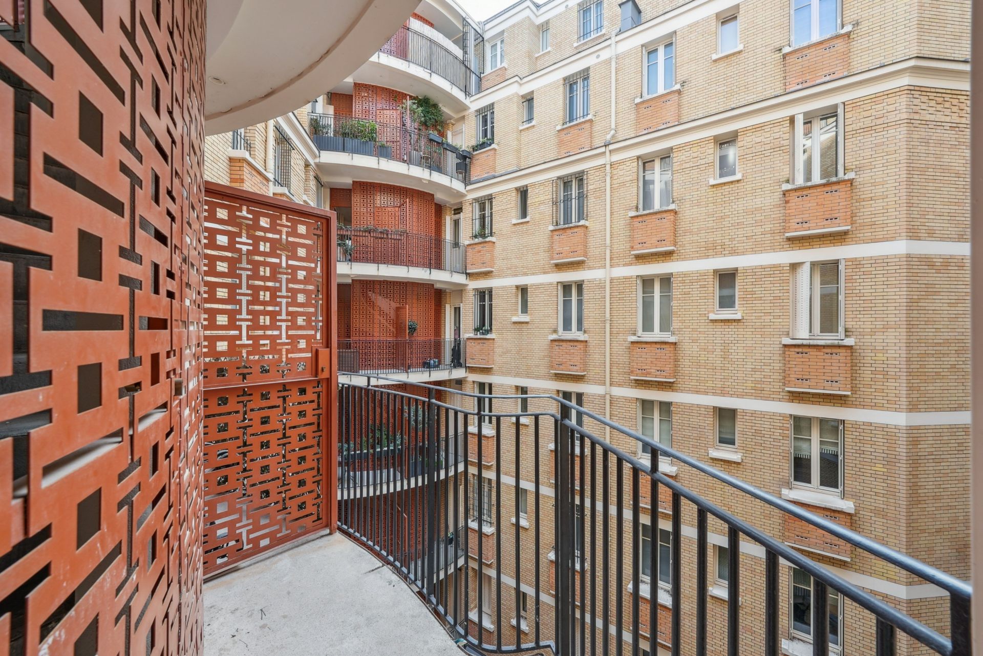 luxury apartment 4 Rooms for sale on PARIS (75016)