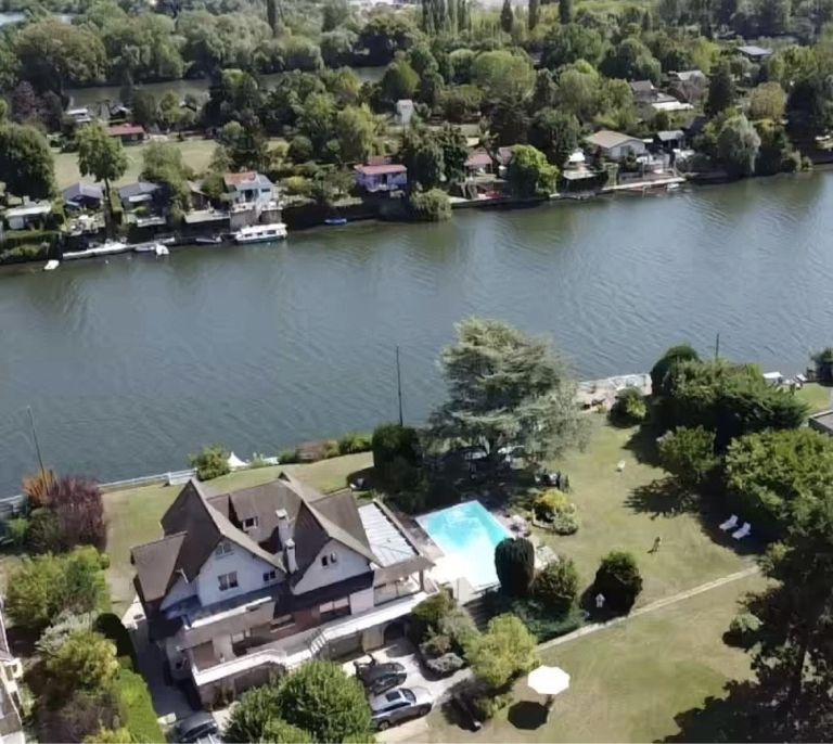 maison de luxe 13 Pièces en vente sur MEDAN (78670)