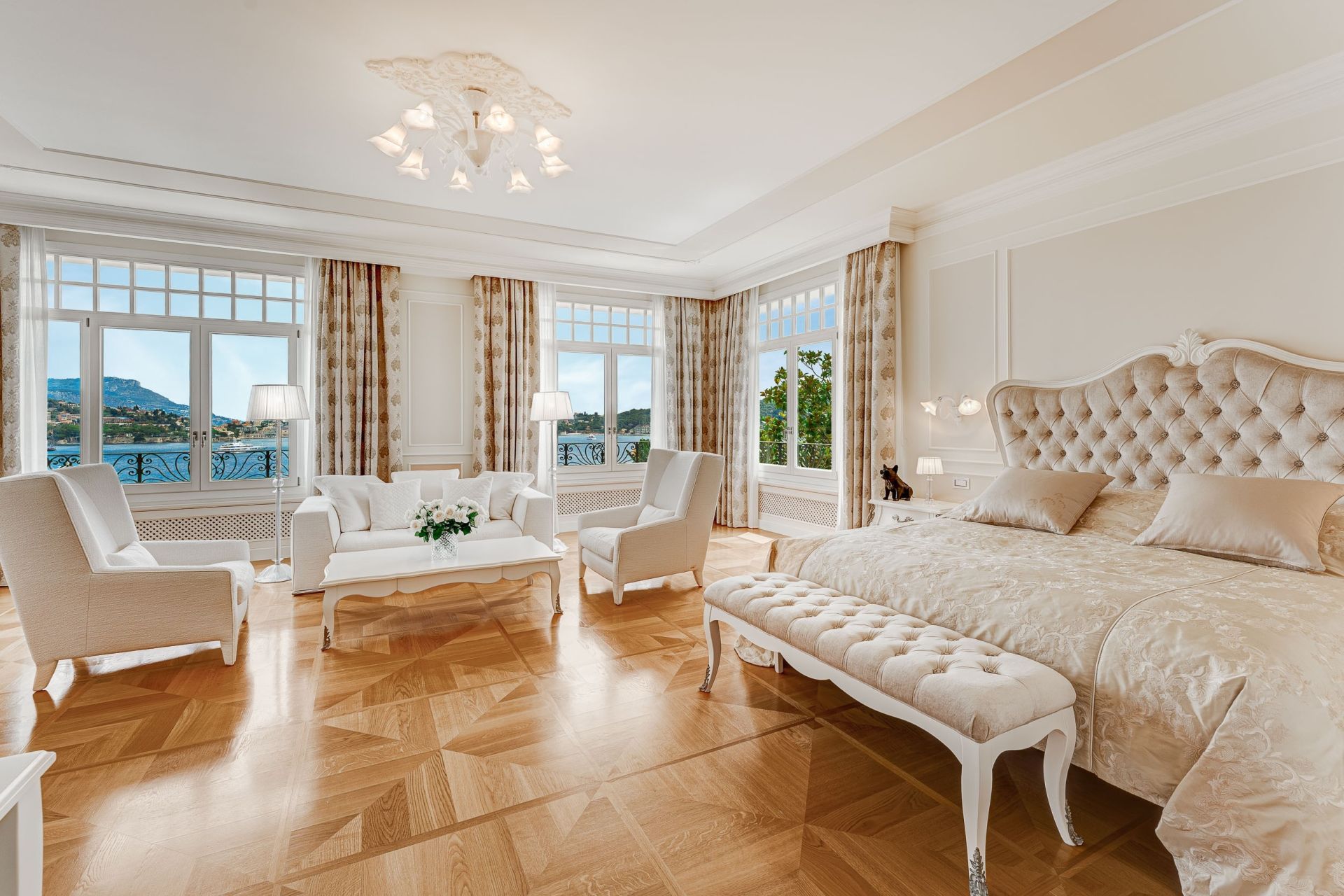 château 9 Pièces en vente sur VILLEFRANCHE SUR MER (06230)