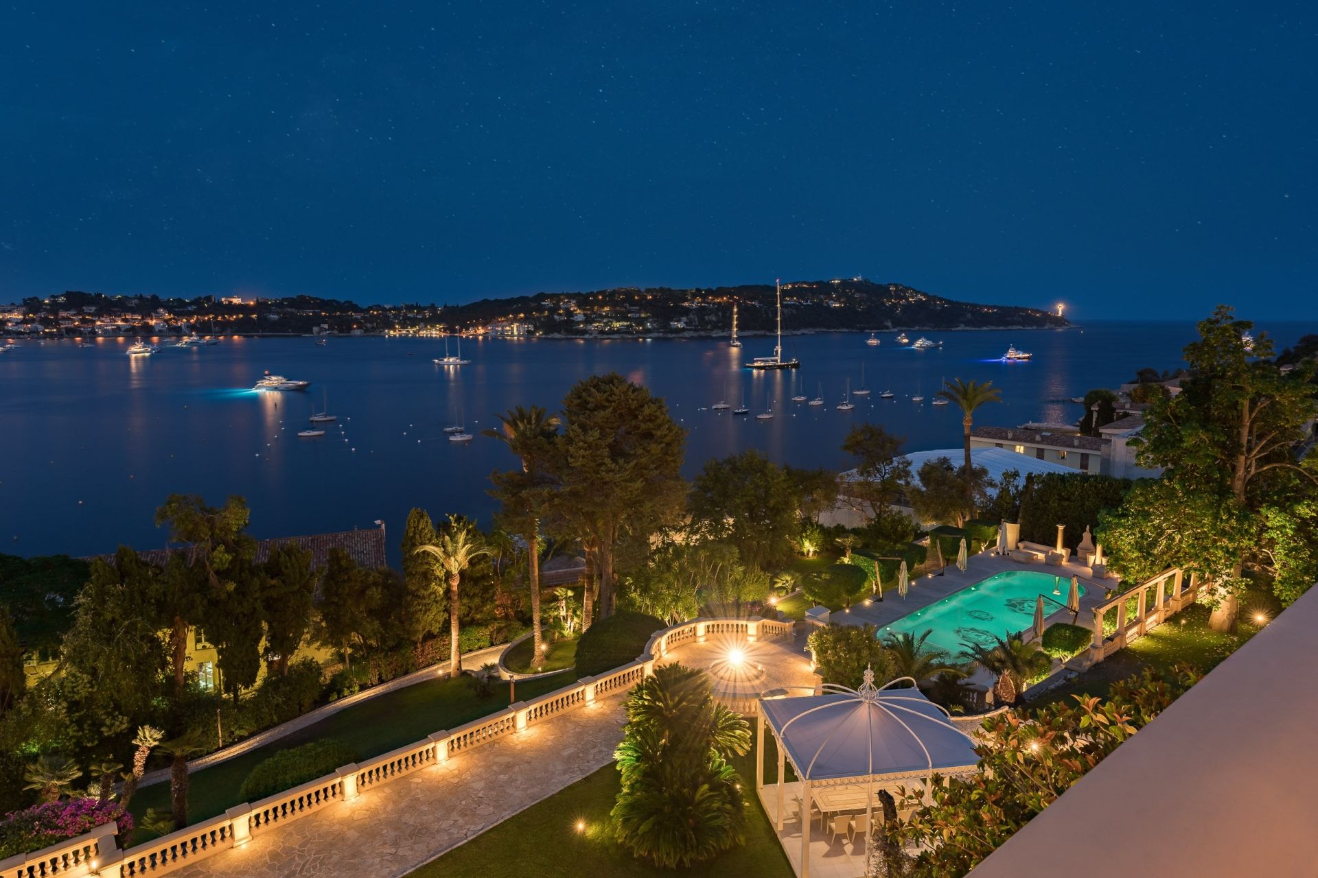 château 9 Pièces en vente sur VILLEFRANCHE SUR MER (06230)
