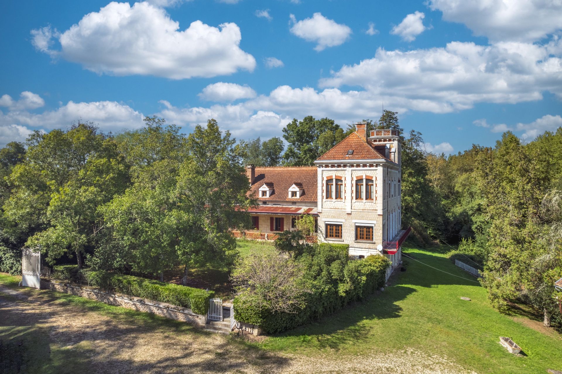 maison de luxe 17 Pièces en vente sur MUSSIDAN (24400)