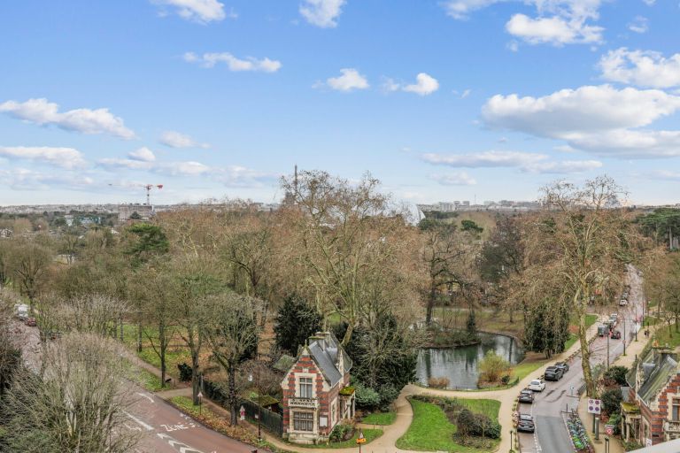 luxury apartment 5 Rooms for sale on NEUILLY SUR SEINE (92200)