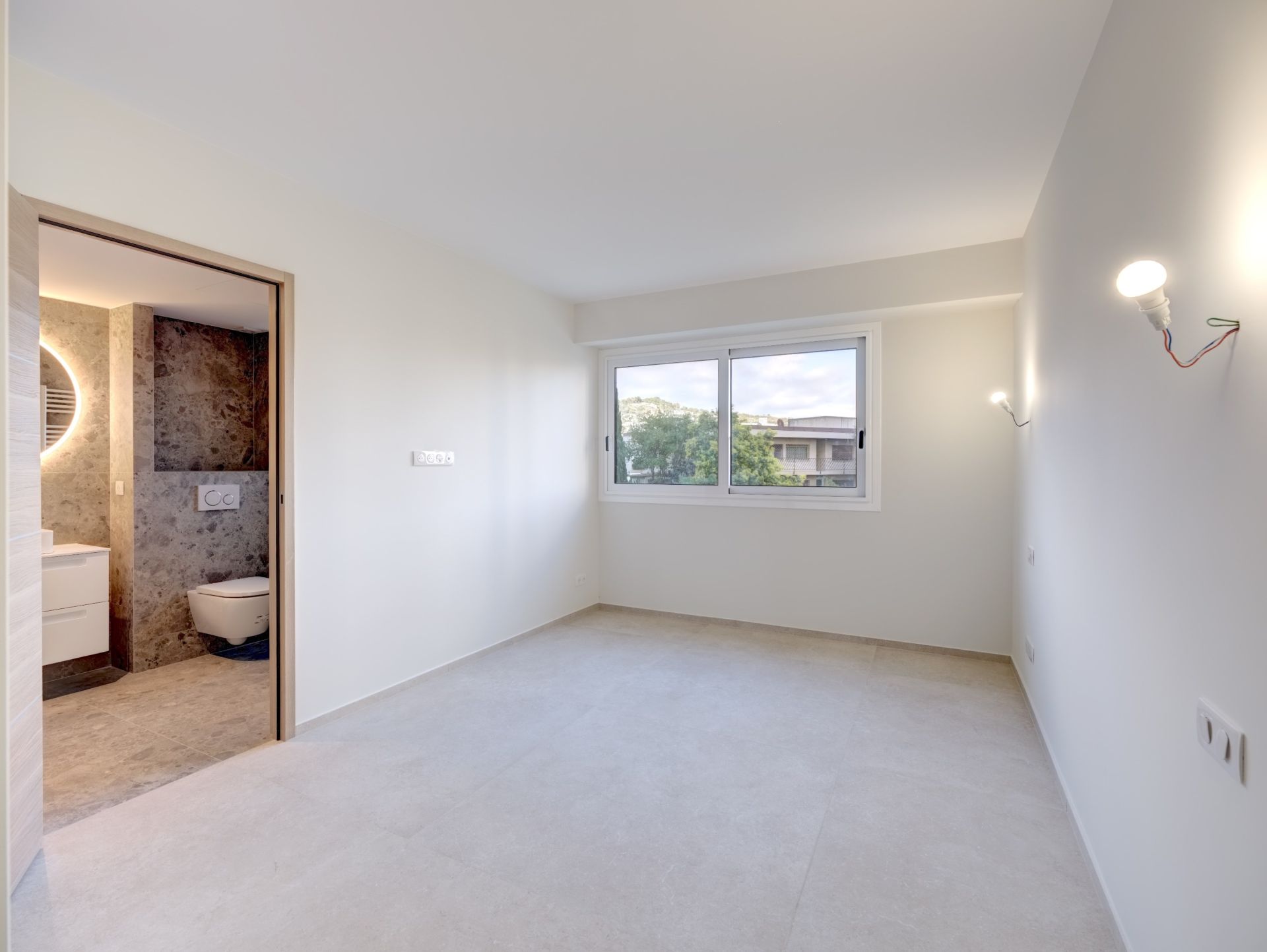 luxury apartment 3 Rooms for sale on CANNES (06400)