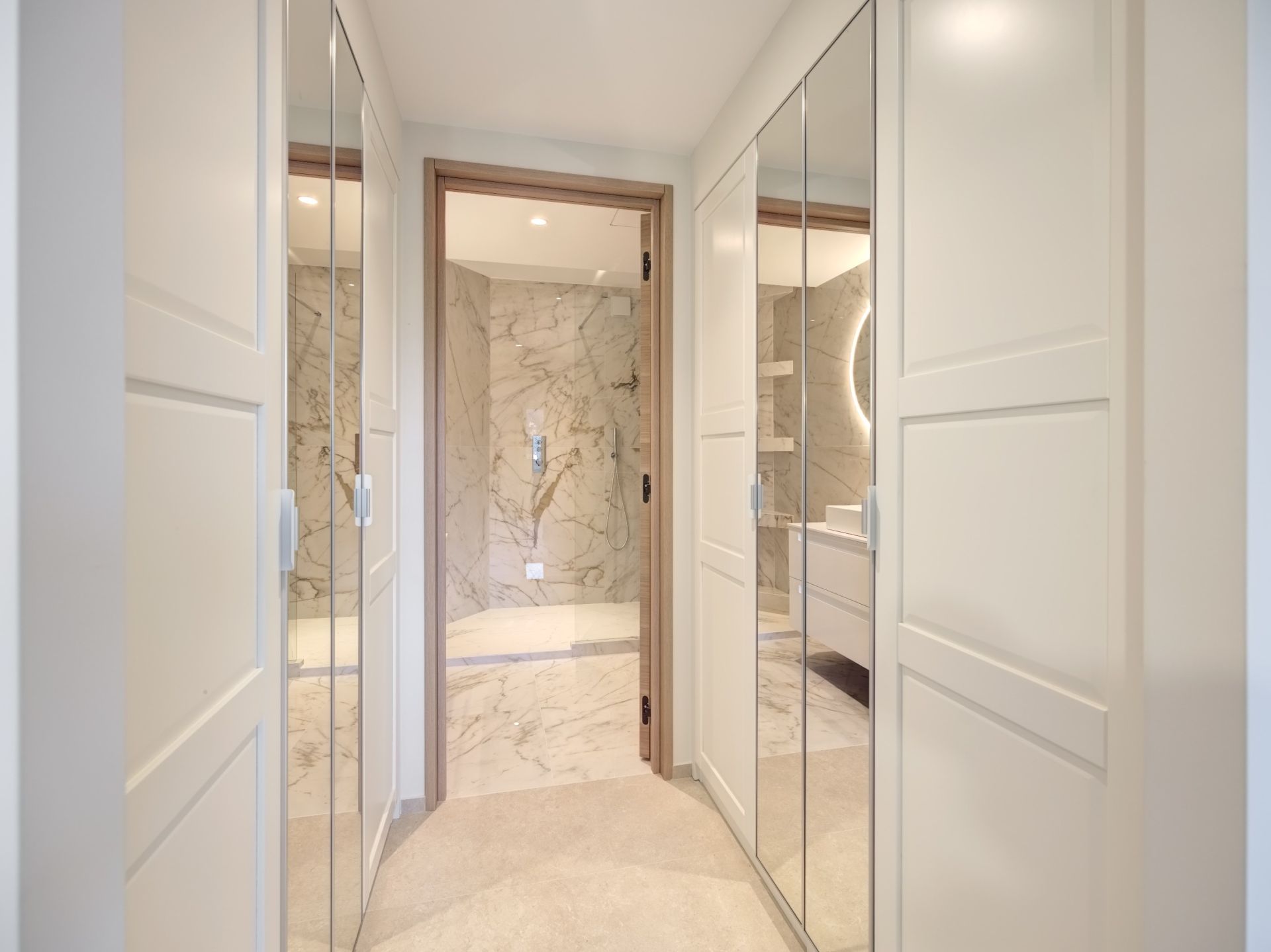 luxury apartment 3 Rooms for sale on CANNES (06400)