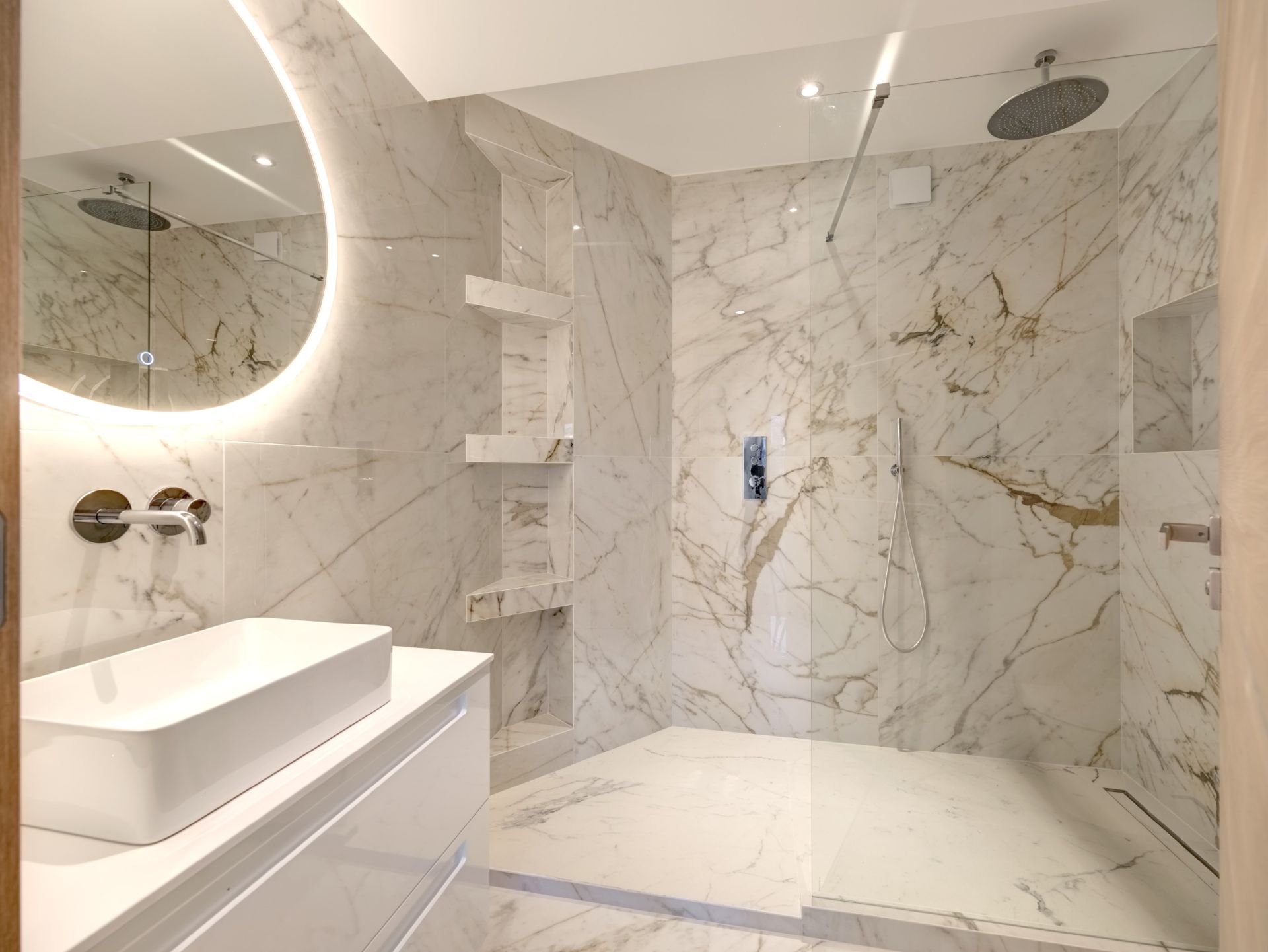 luxury apartment 3 Rooms for sale on CANNES (06400)