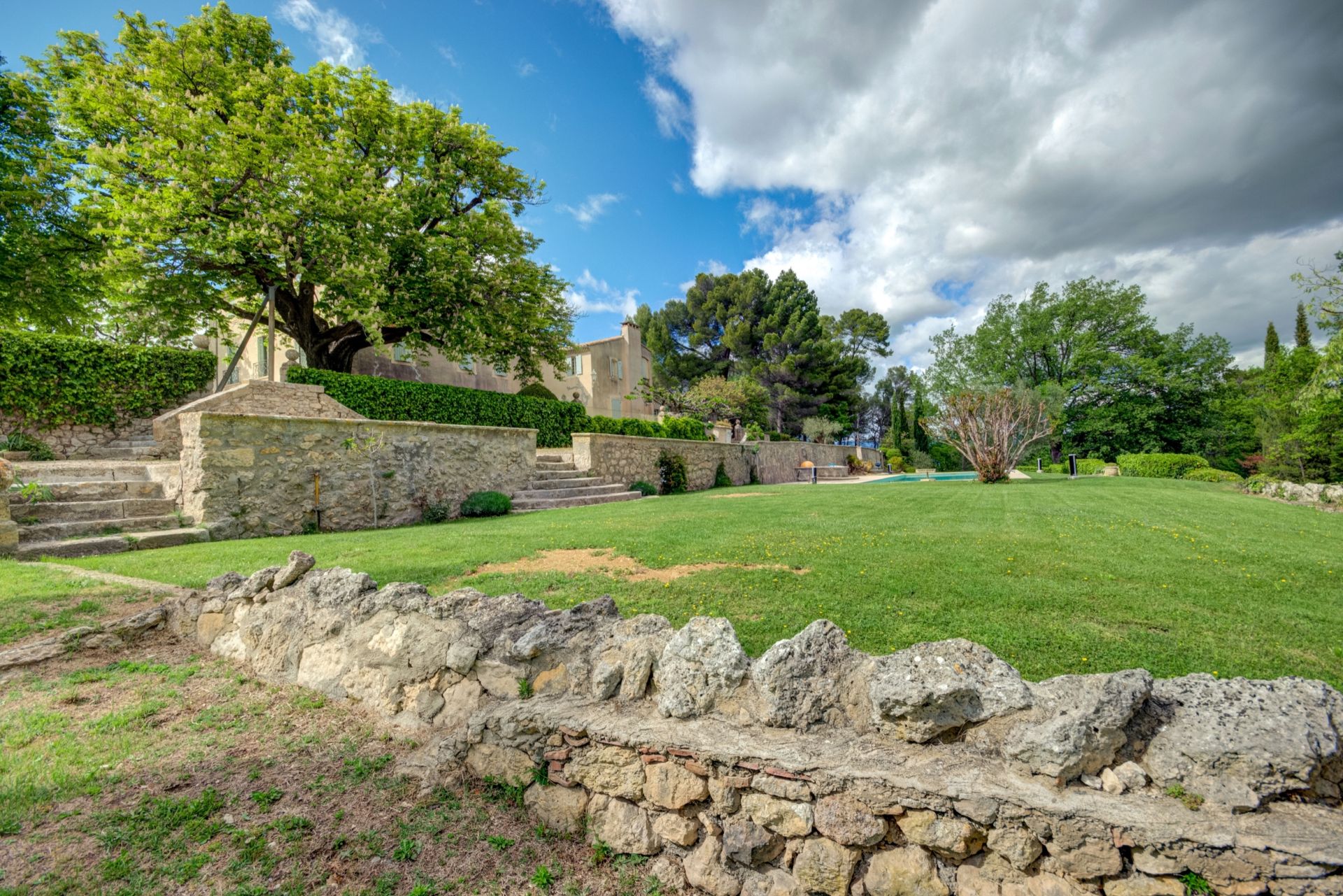 luxury house 12 Rooms for sale on AIX EN PROVENCE (13100)