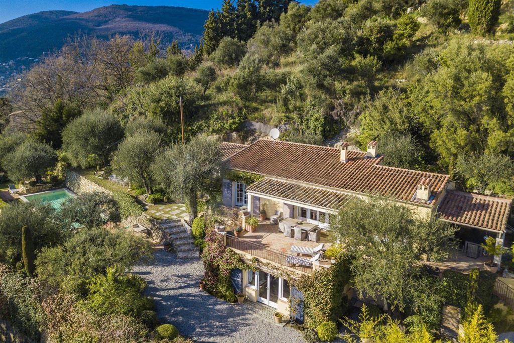 luxury provencale house 6 Rooms for sale on CHATEAUNEUF GRASSE (06740)
