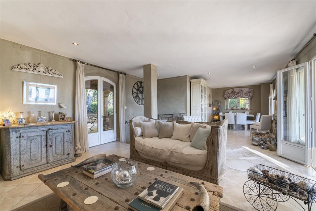 luxury provencale house 6 Rooms for sale on CHATEAUNEUF GRASSE (06740)