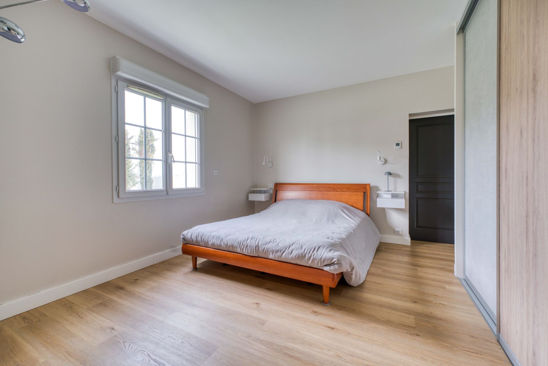 luxury house 6 Rooms for sale on MEDIS (17600)