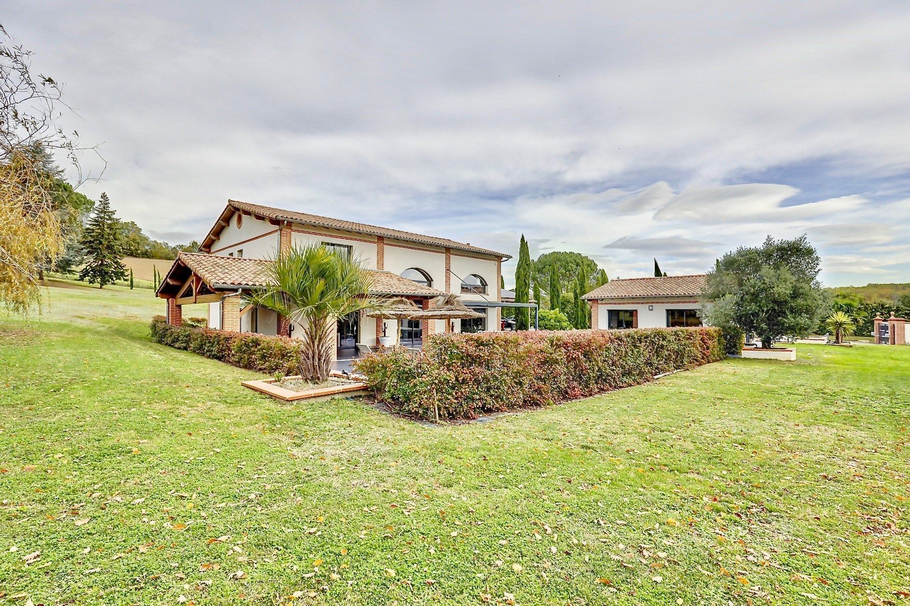 luxury house 9 Rooms for sale on TOULOUSE (31000)