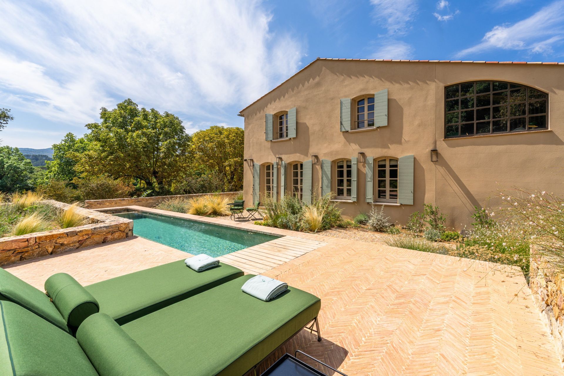 bastide 22 Pièces en location saisonnière sur NANS LES PINS (83860)