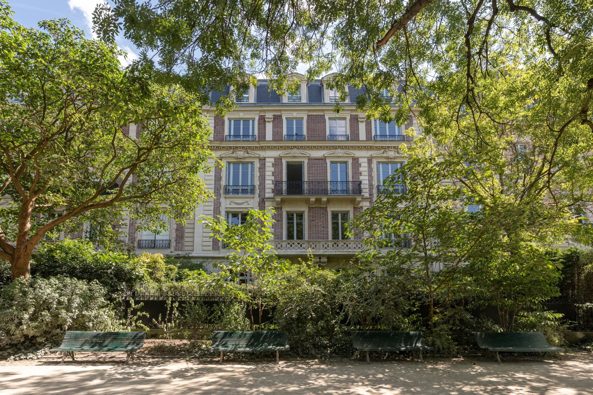 hôtel particulier 20 Pièces en vente sur PARIS (75008)