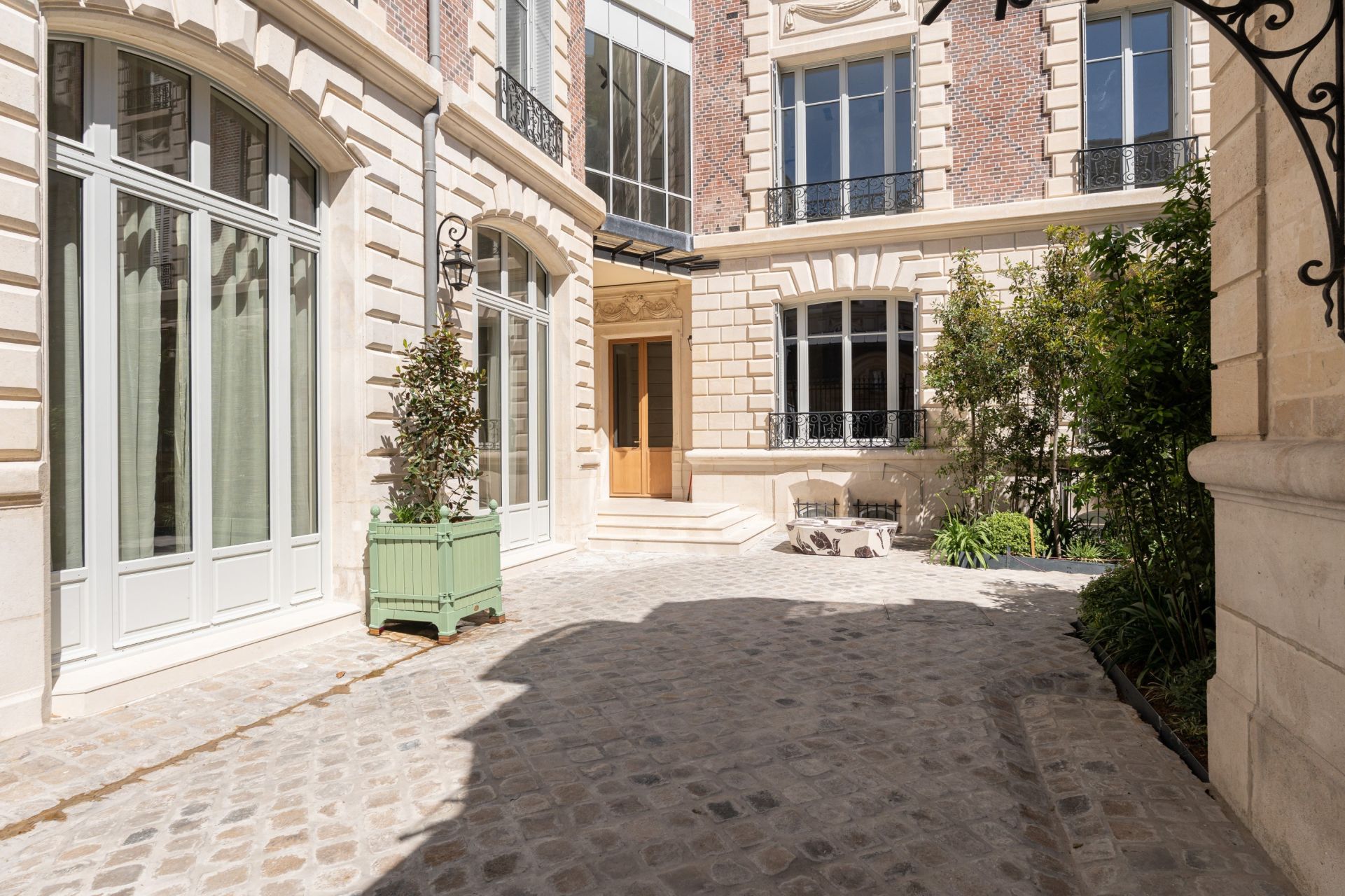mansion (hôtel particulier) 20 Rooms for sale on PARIS (75008)