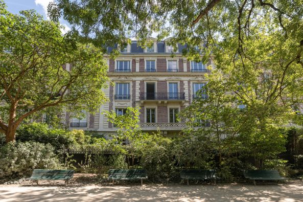 Sale Mansion (hôtel particulier) Paris 8 20&nbsp;Rooms 1366&nbsp;m²