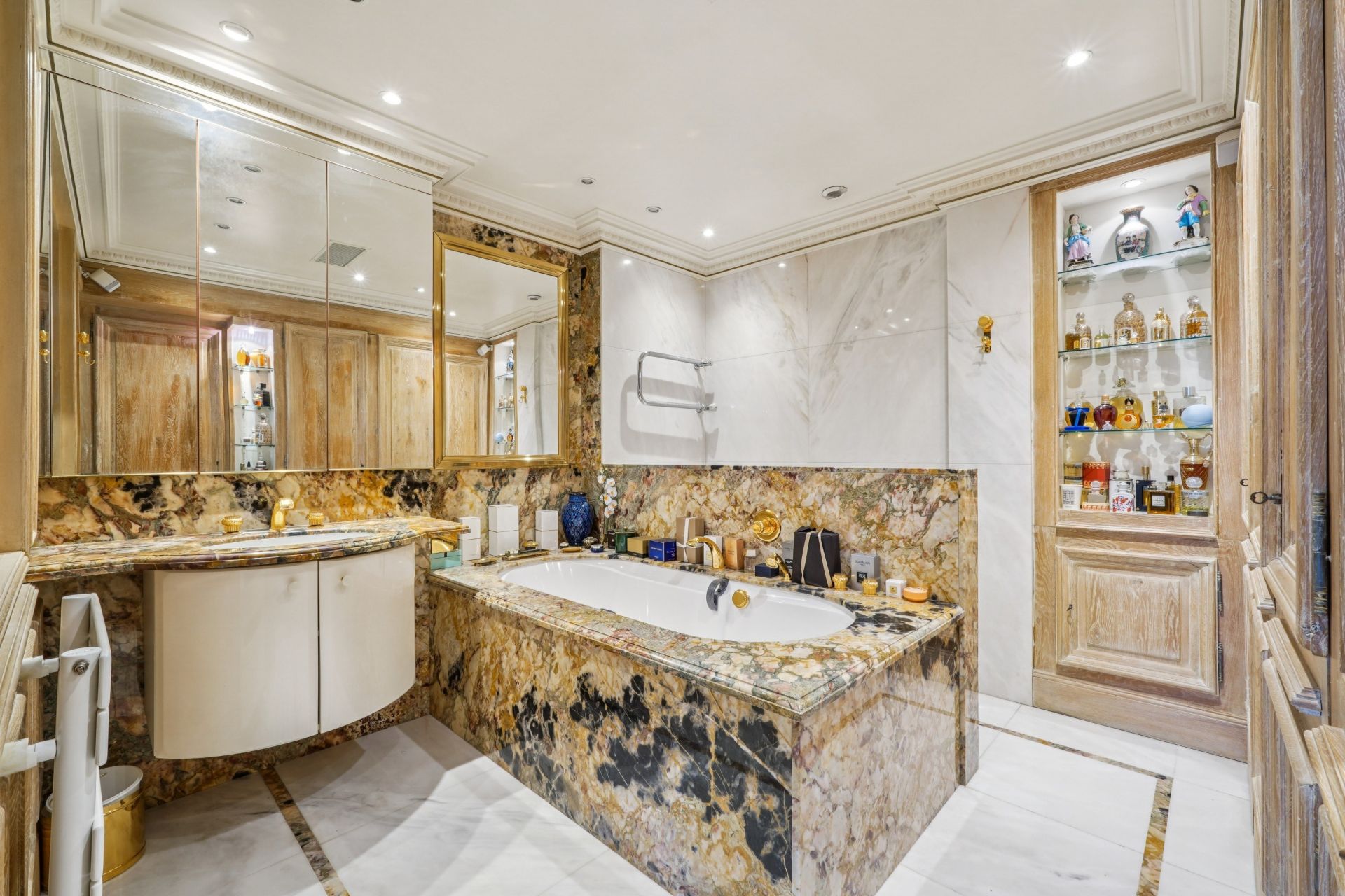 luxury apartment 4 Rooms for rent on PARIS (75007)