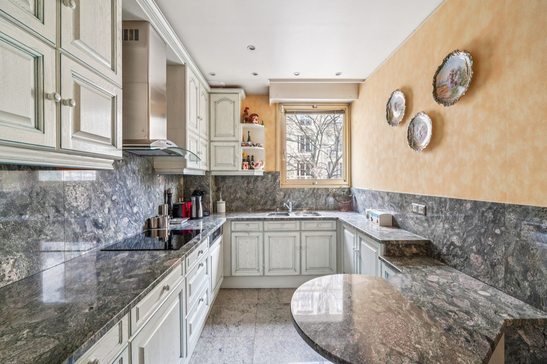 luxury apartment 4 Rooms for rent on PARIS (75007)