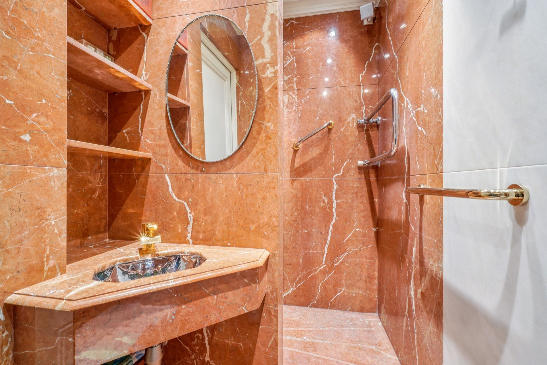 luxury apartment 4 Rooms for rent on PARIS (75007)