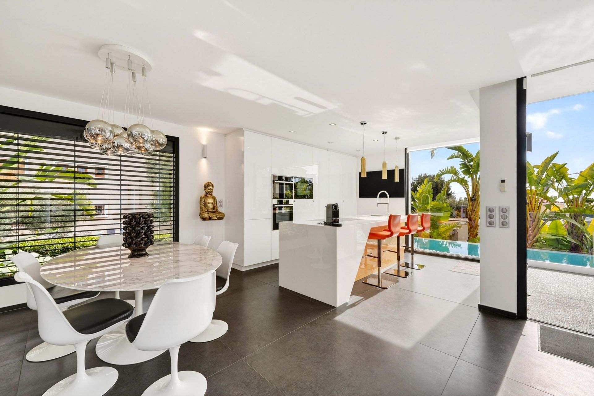 luxury house 7 Rooms for sale on BANDOL (83150)