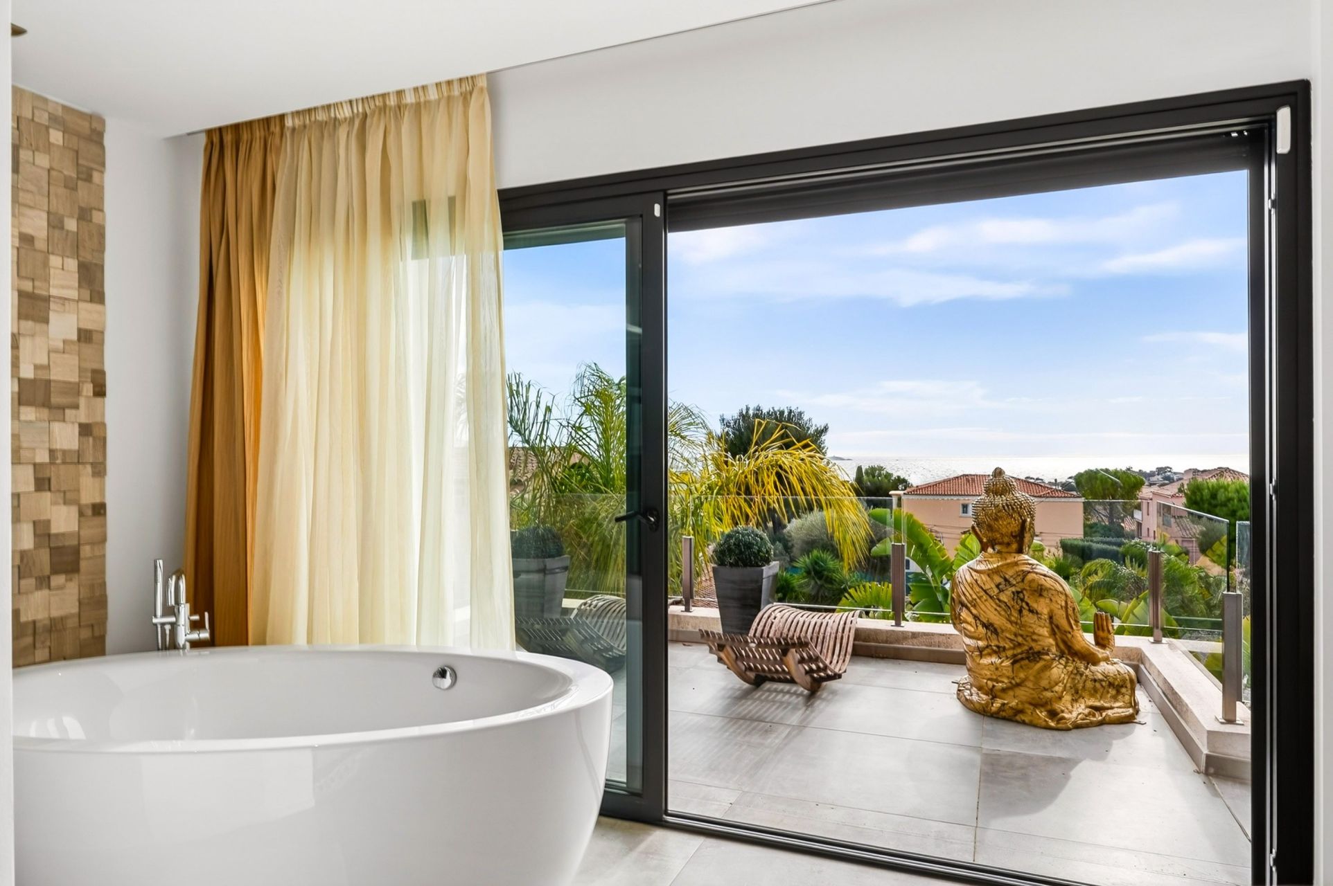 luxury house 7 Rooms for sale on BANDOL (83150)