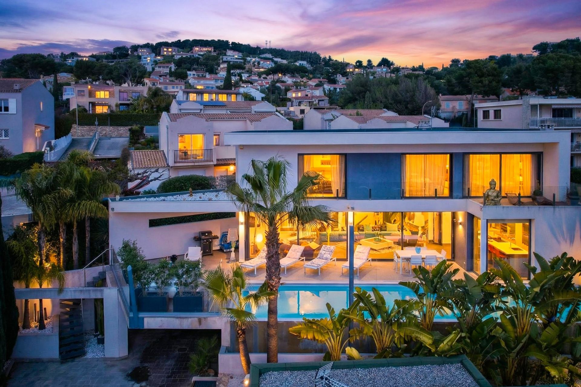 luxury house 7 Rooms for sale on BANDOL (83150)