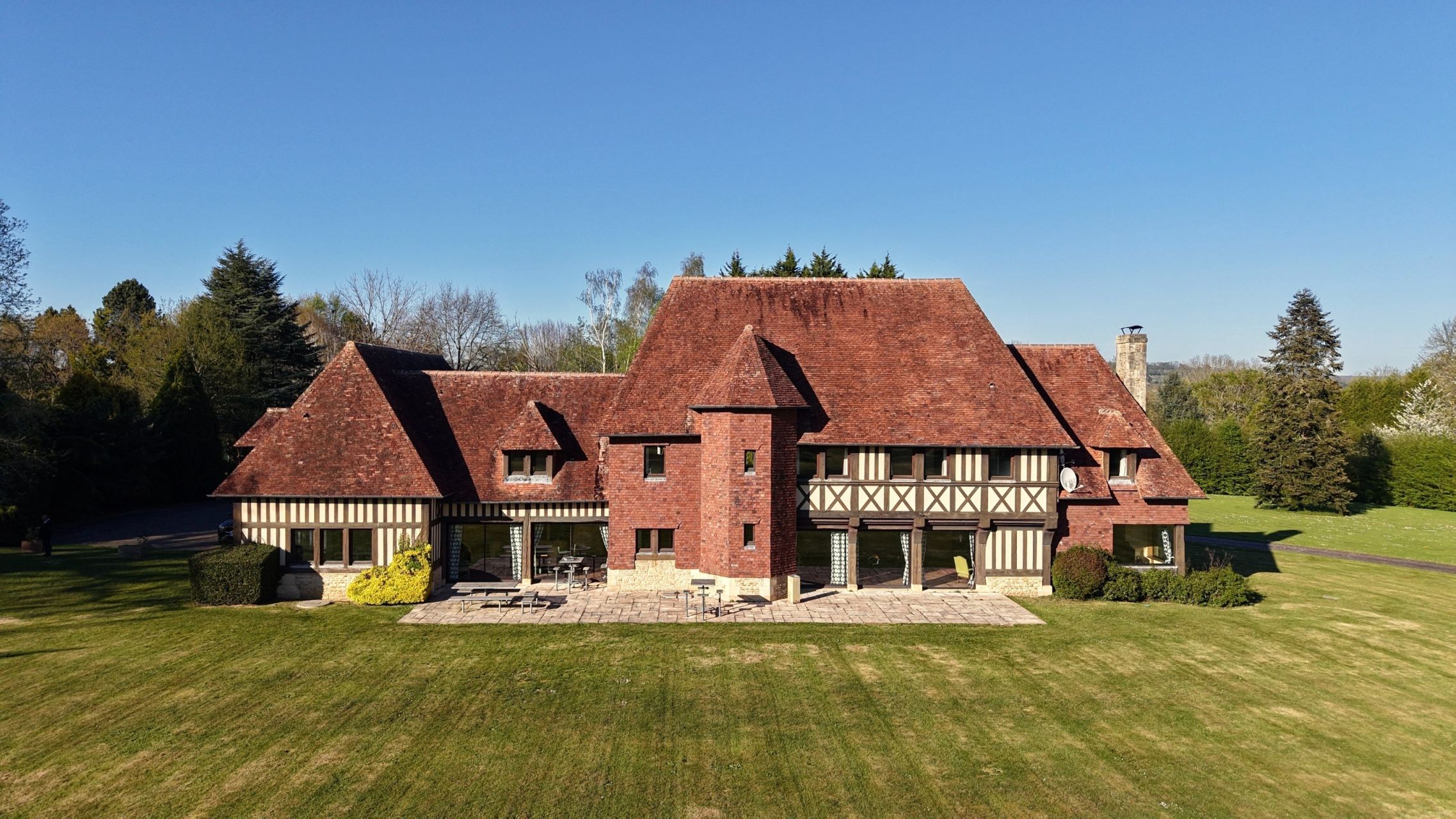 luxury house 13 Rooms for sale on ST ARNOULT (14800)