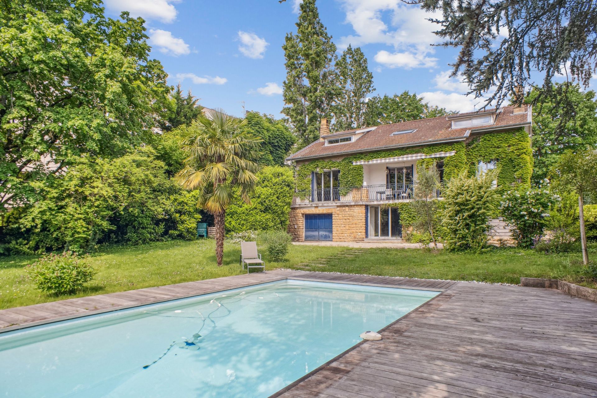 luxury house 8 Rooms for sale on ECULLY (69130)