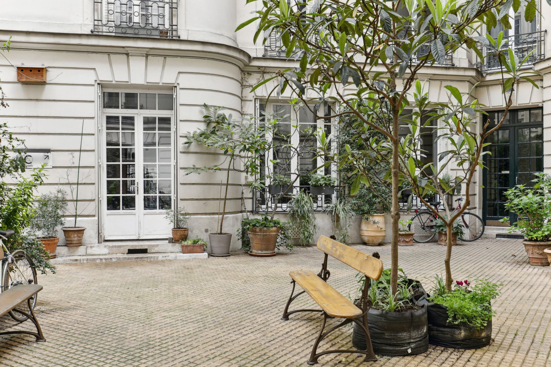 luxury apartment 10 Rooms for sale on PARIS (75009)