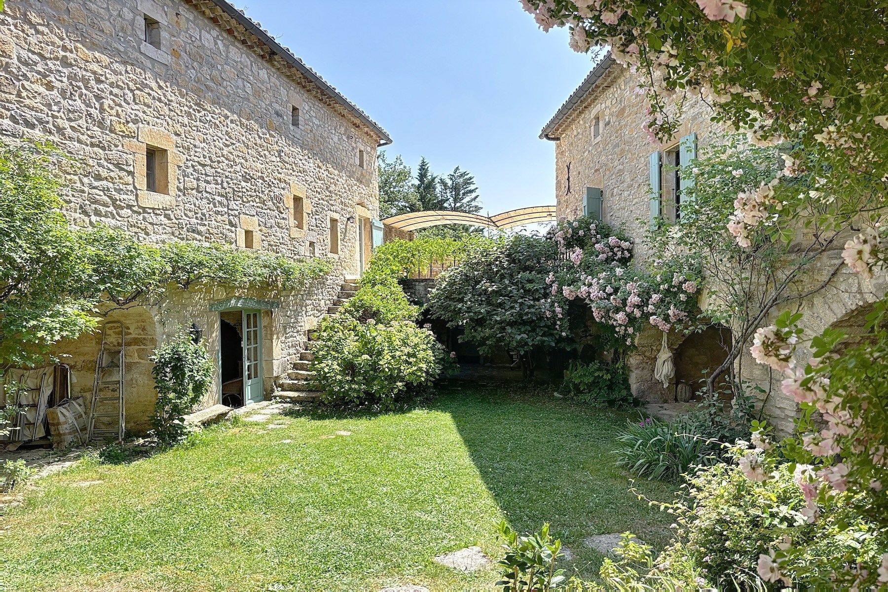 maison de luxe 26 Pièces en vente sur BARJAC (30430)