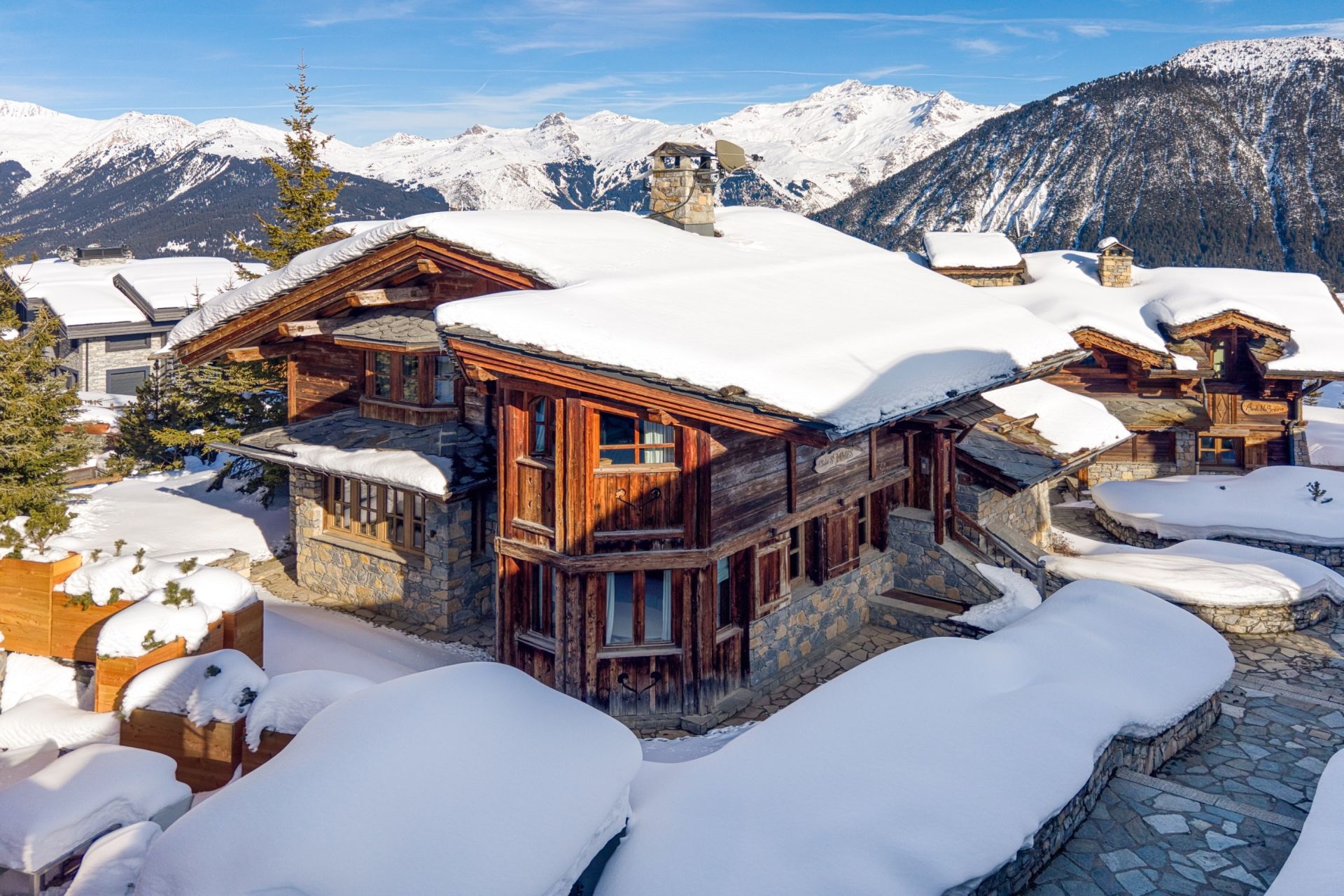 chalet de luxe 8 Pièces en location saisonnière sur COURCHEVEL (73120)
