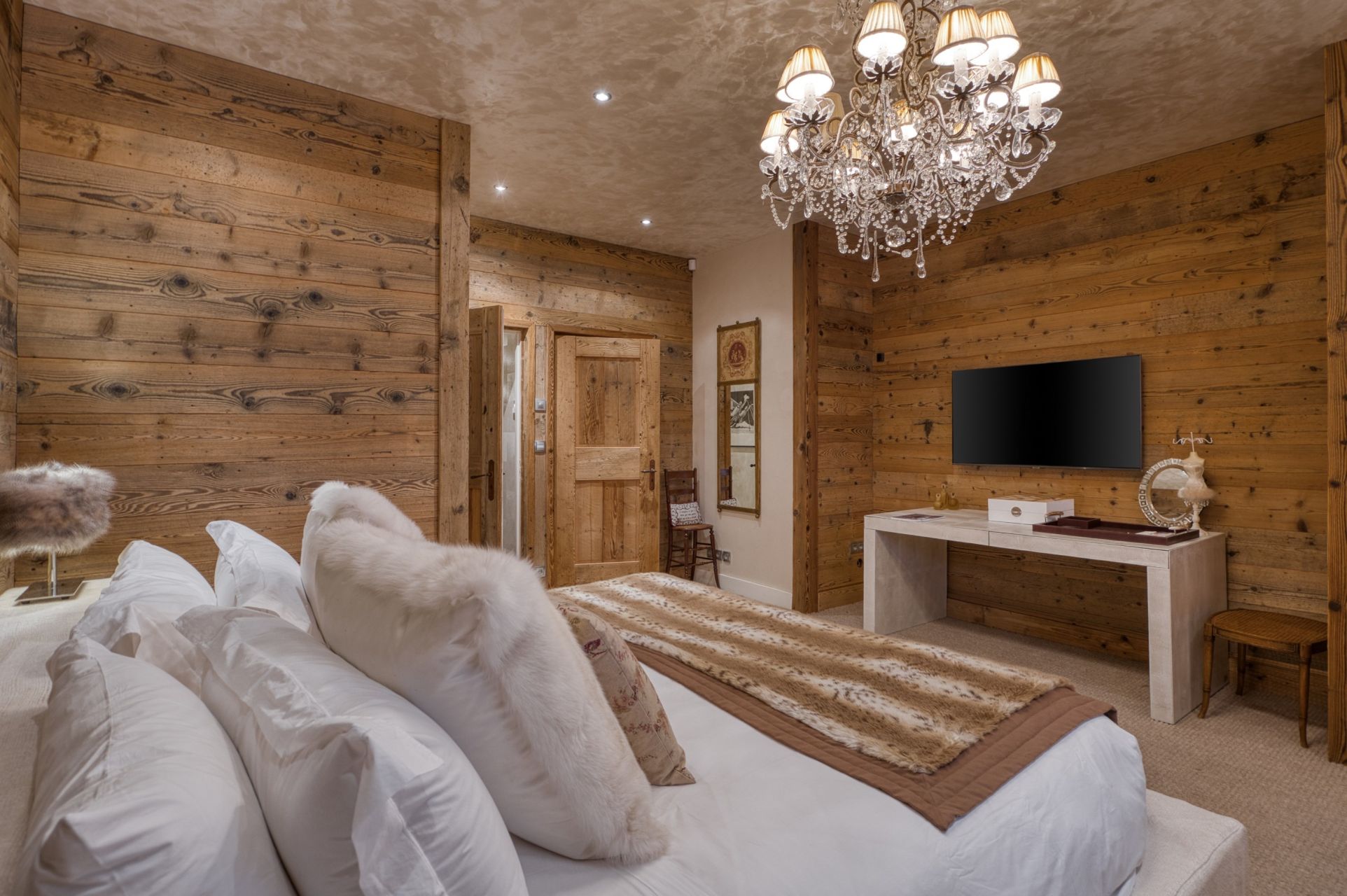 luxury chalet 8 Rooms for seasonal rent on COURCHEVEL (73120)