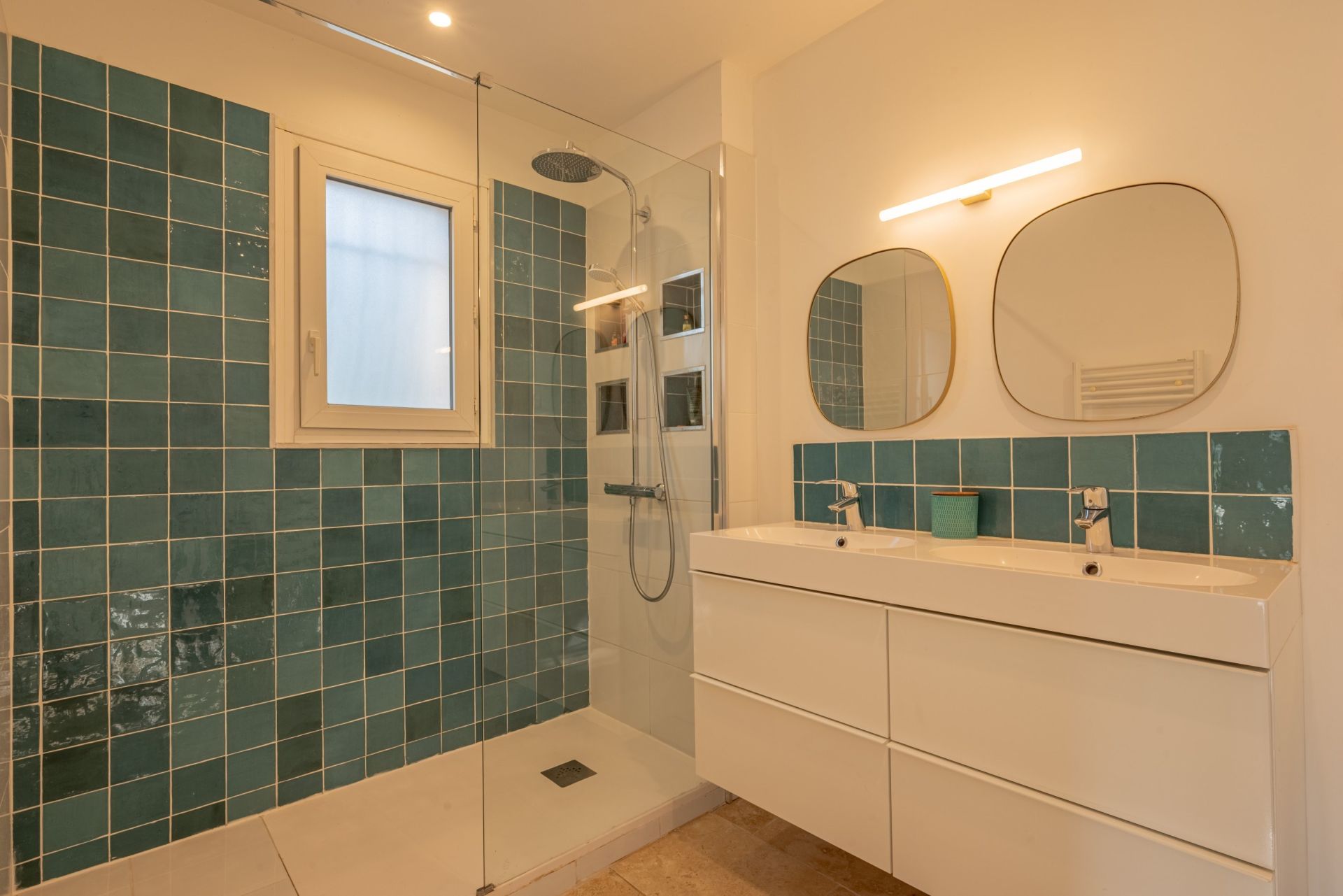 luxury house 8 Rooms for sale on AIX EN PROVENCE (13100)