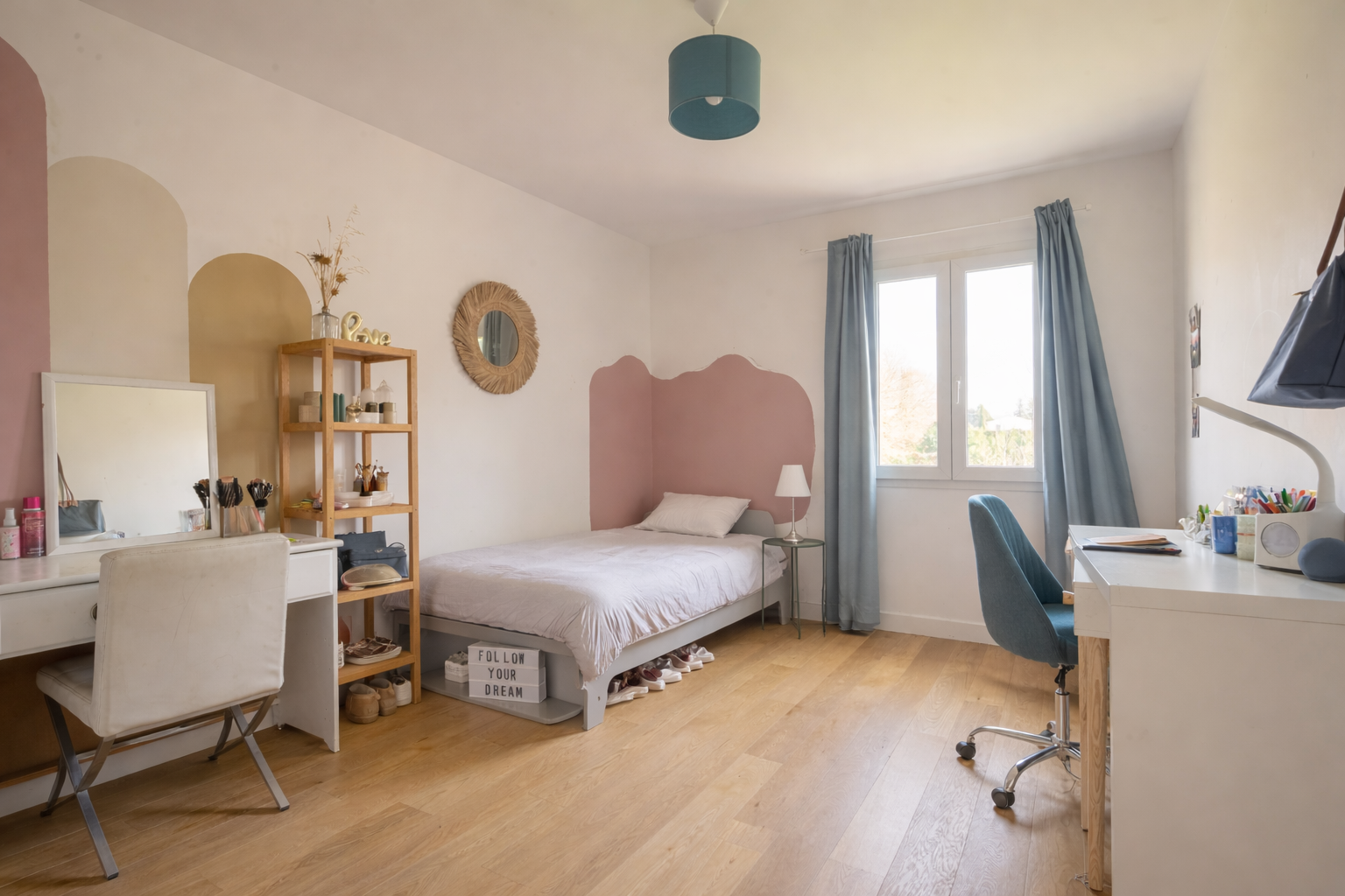 luxury house 8 Rooms for sale on AIX EN PROVENCE (13100)