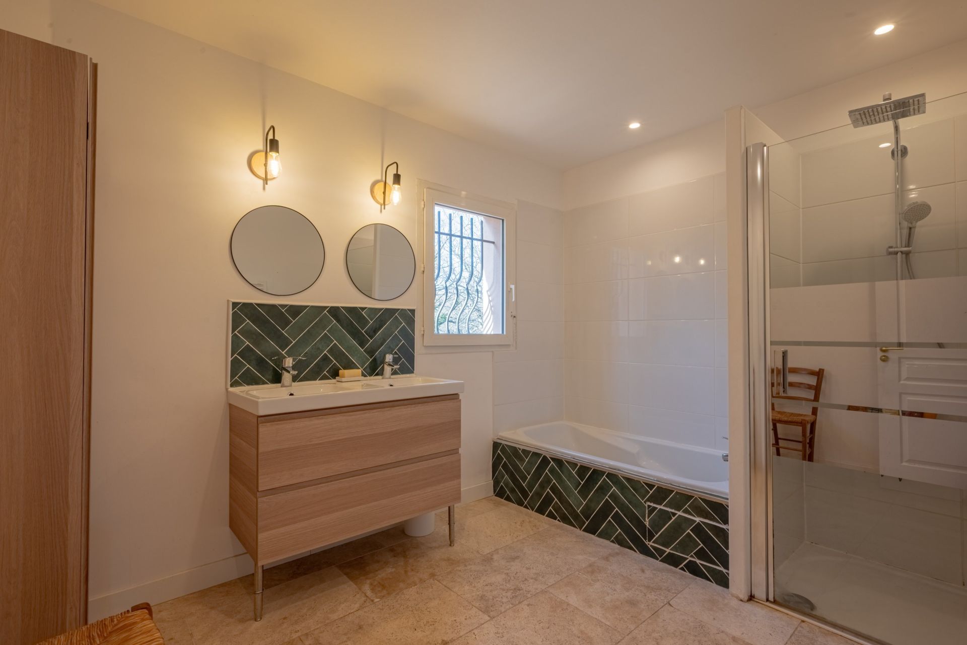 luxury house 8 Rooms for sale on AIX EN PROVENCE (13100)