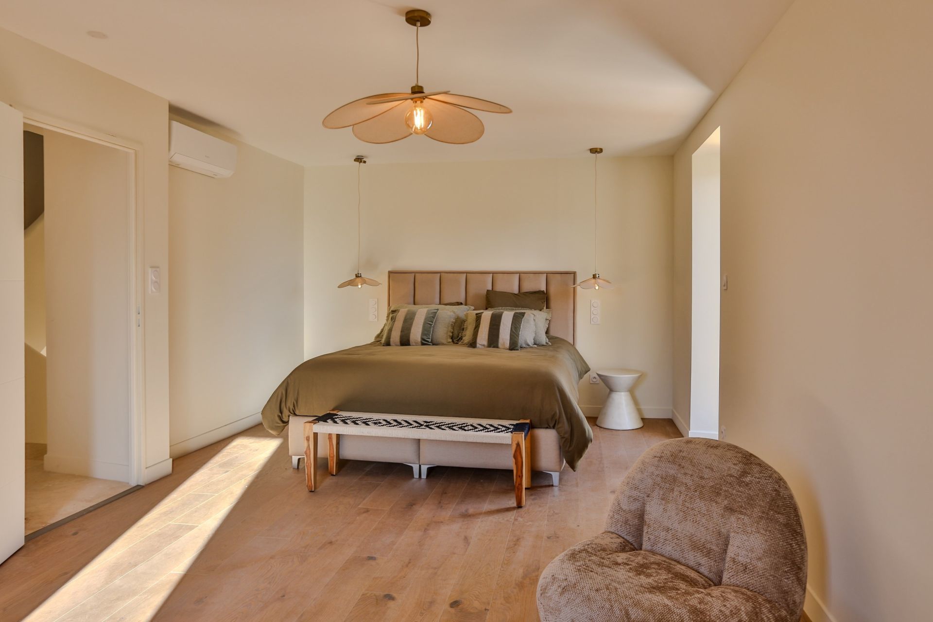 luxury house 12 Rooms for sale on PERNES LES FONTAINES (84210)