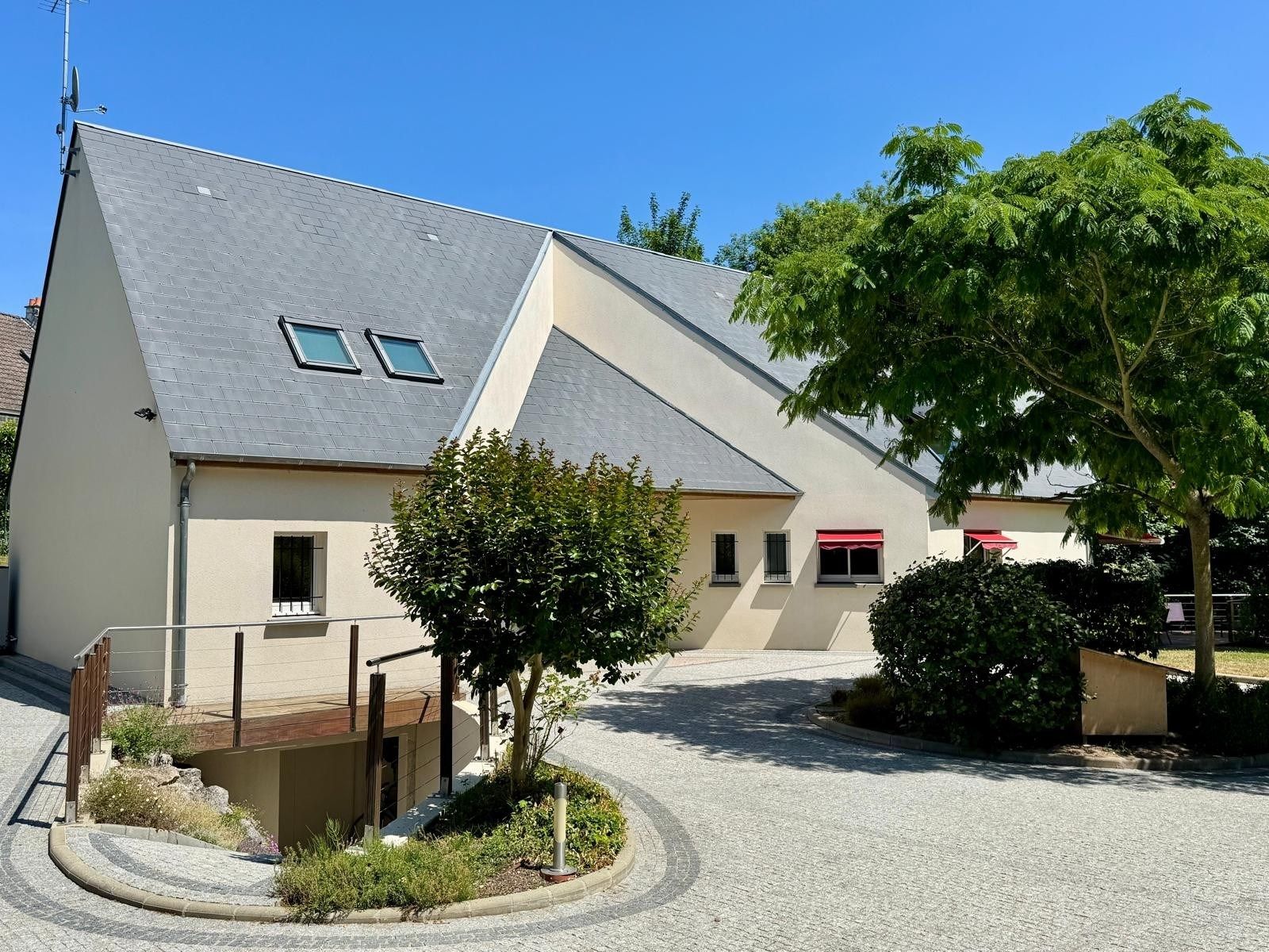 luxury house 7 Rooms for sale on LA CHAPELLE ST MESMIN (45380)