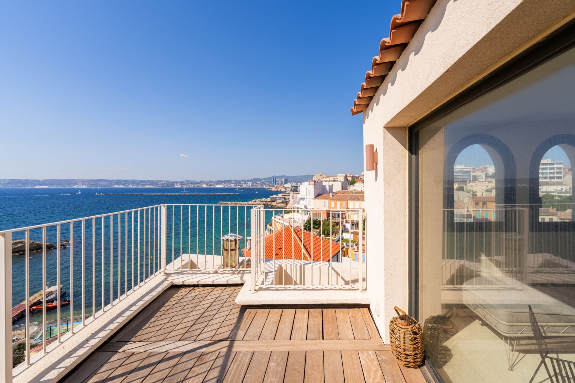 architect's house 7 Rooms for sale on MARSEILLE (13007)