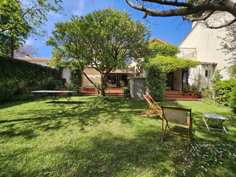 luxury house 6 Rooms for sale on PERPIGNAN (66000)