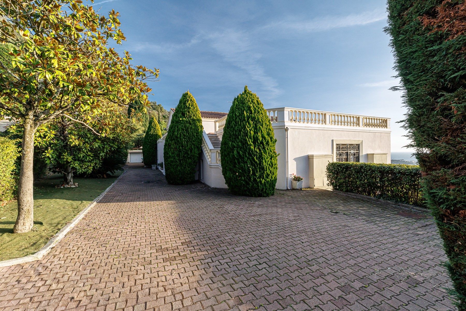 luxury villa 14 Rooms for sale on NICE (06000)