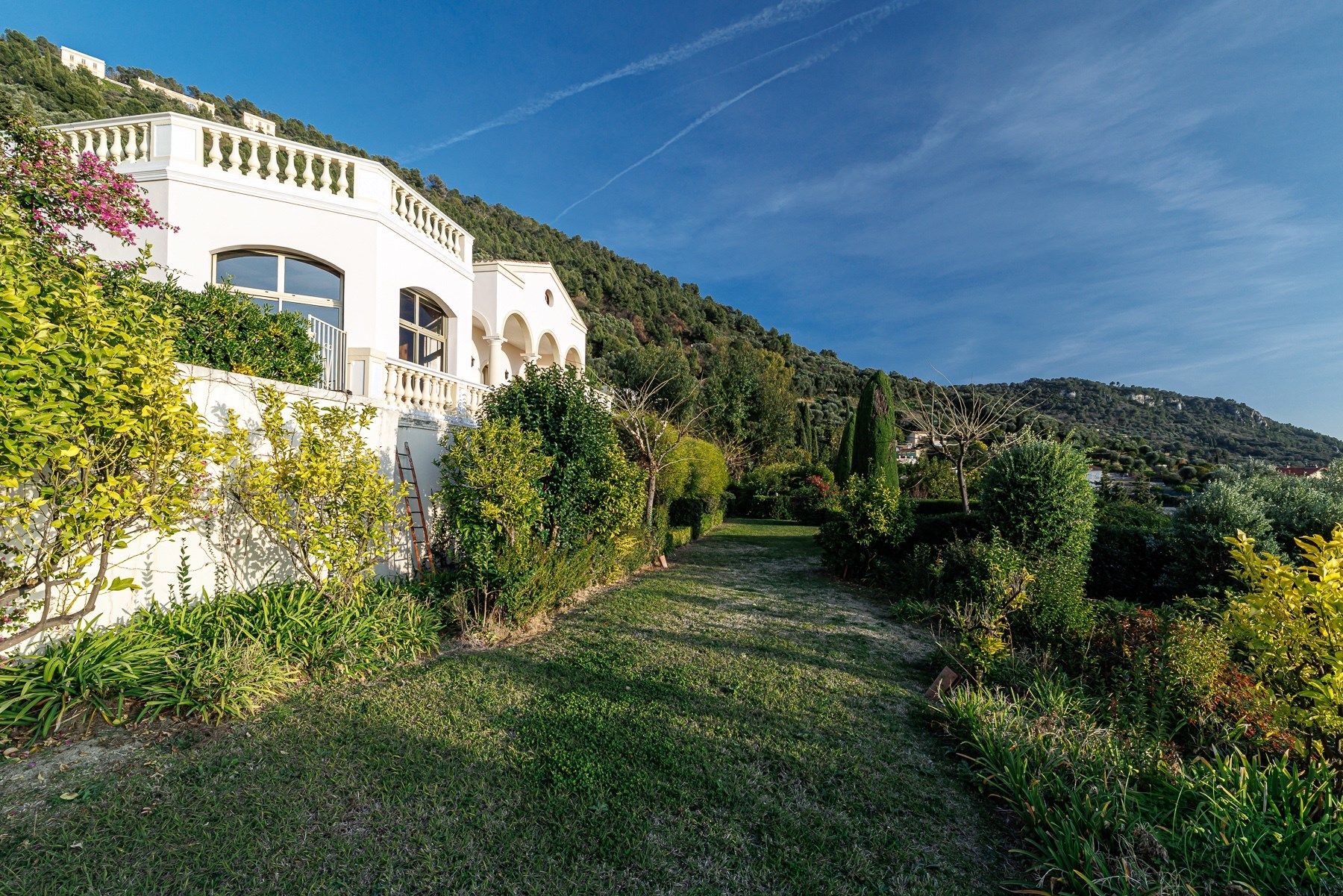 luxury villa 14 Rooms for sale on NICE (06000)