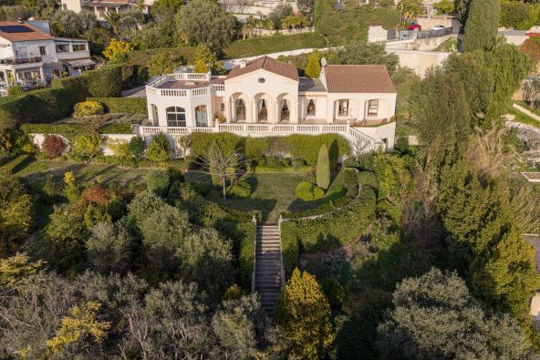 luxury villa 14 Rooms for sale on NICE (06000)