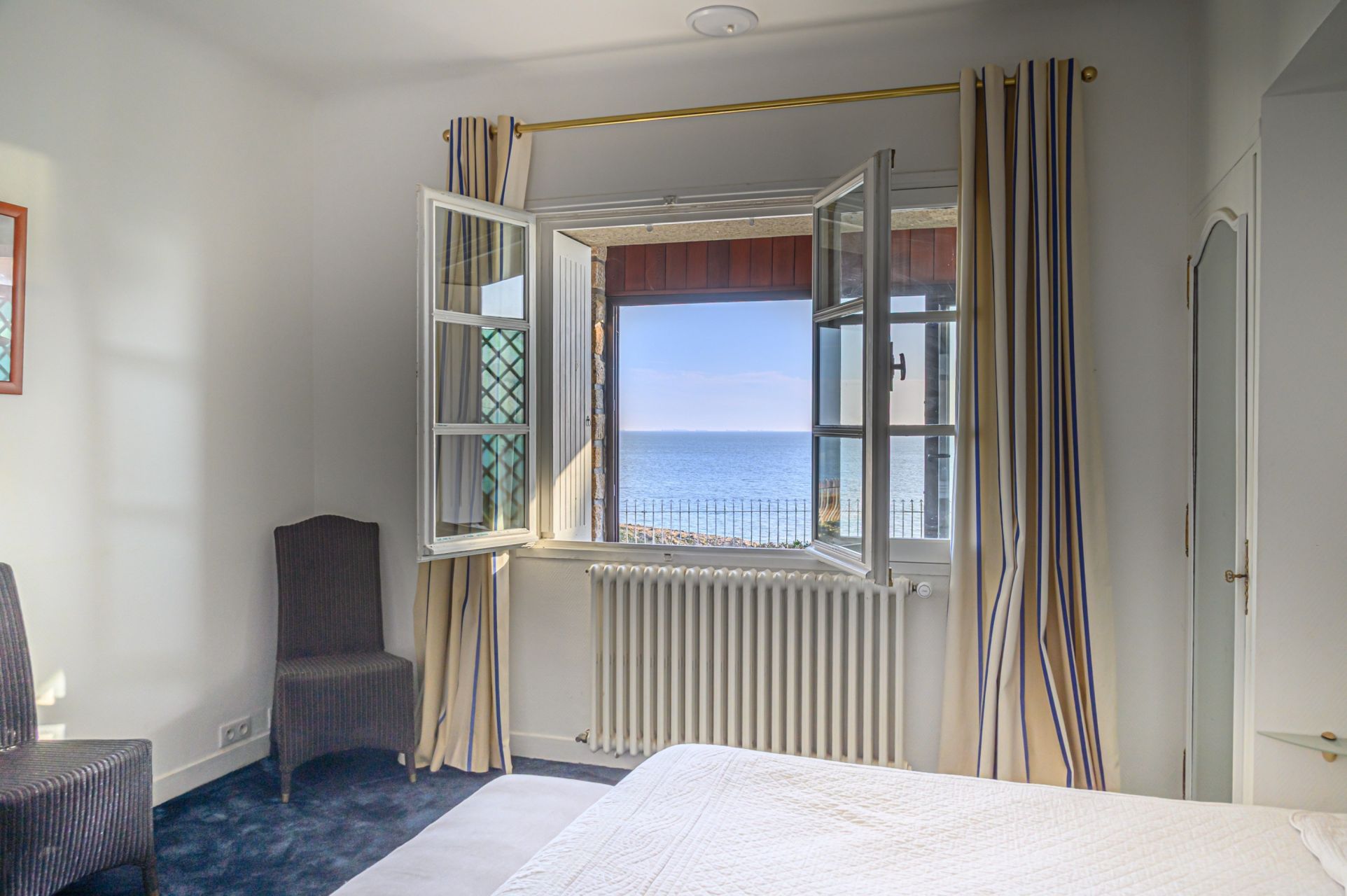 luxury house 10 Rooms for sale on LE POULIGUEN (44510)
