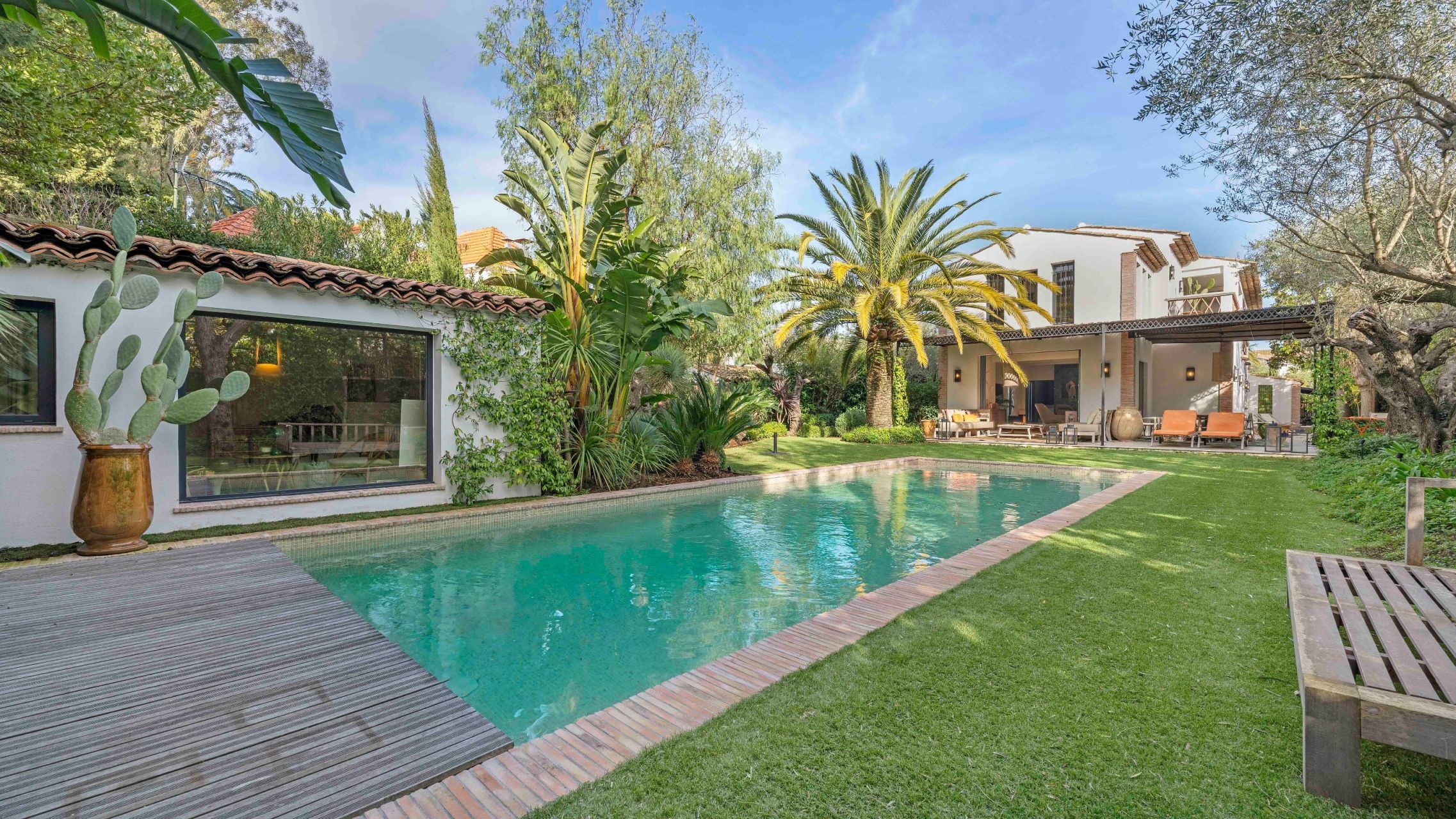 maison contemporaine 9 Pièces en vente sur ST TROPEZ (83990)