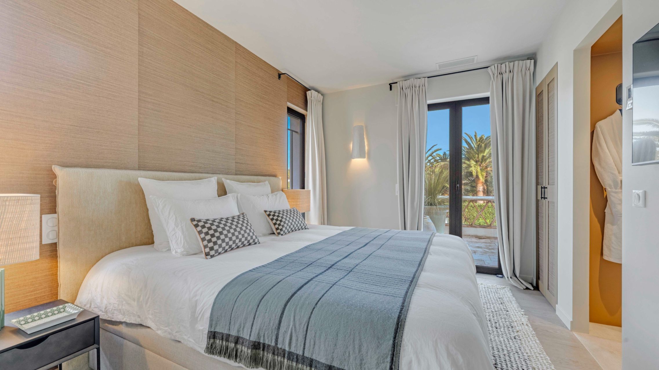 maison contemporaine 9 Pièces en vente sur ST TROPEZ (83990)