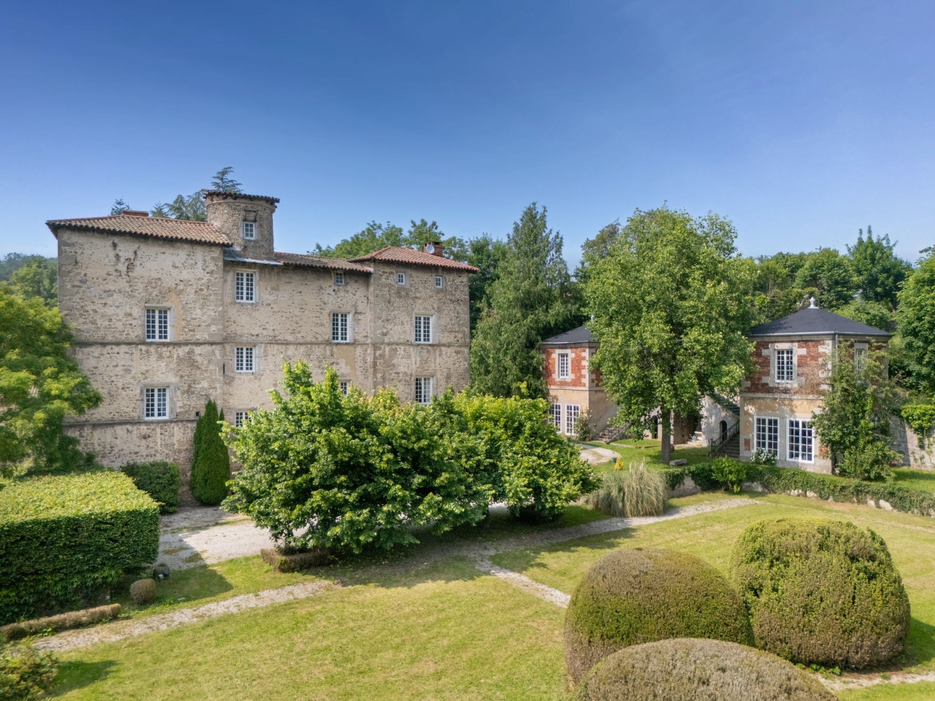 castle 20 Rooms for sale on ST GALMIER (42330)