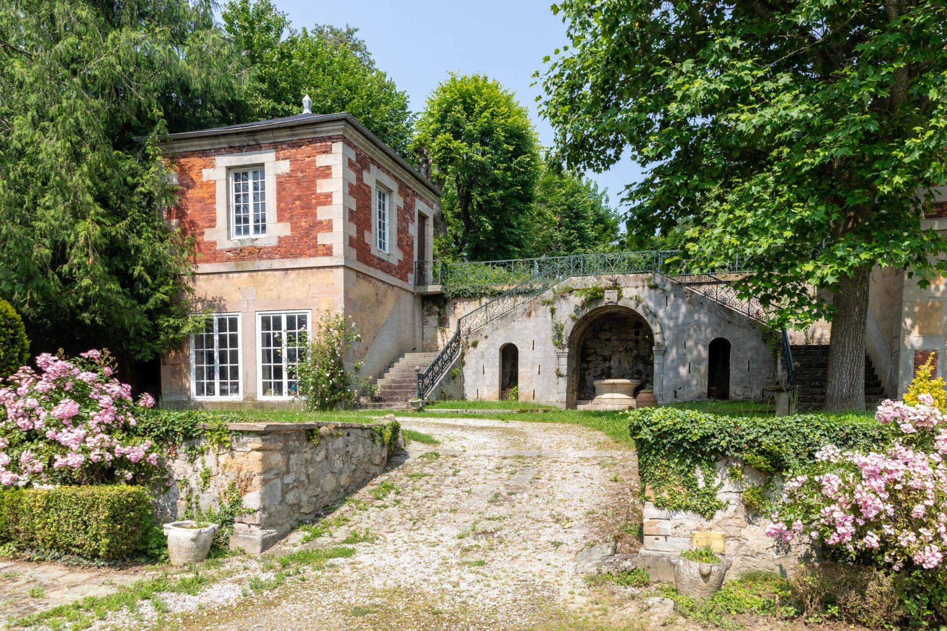 castle 20 Rooms for sale on ST GALMIER (42330)