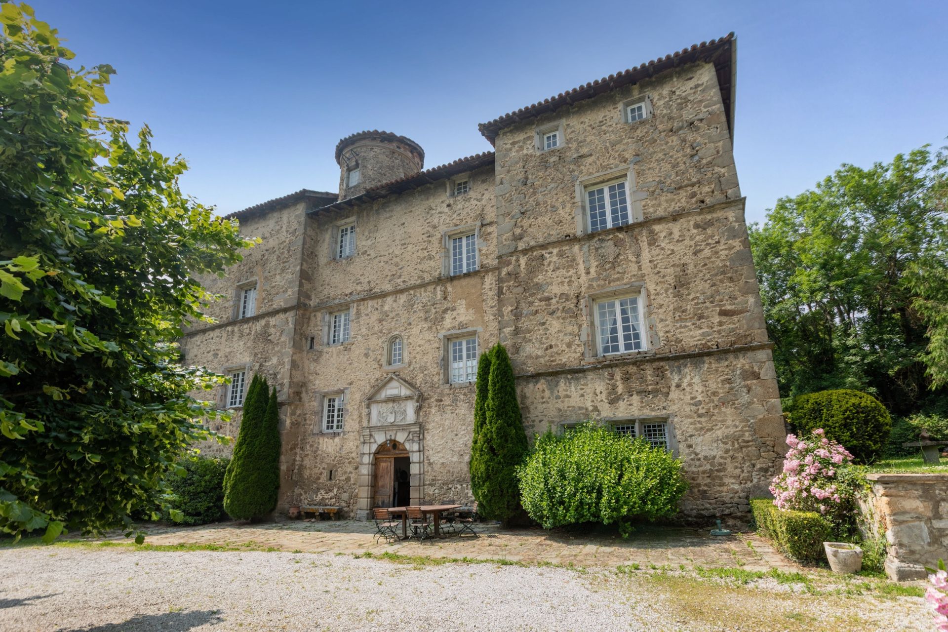 castle 20 Rooms for sale on ST HEAND (42570)