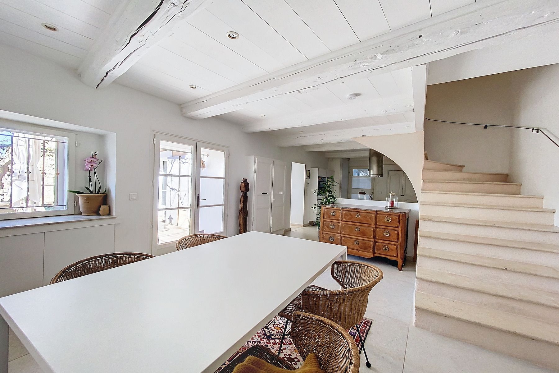 luxury house 7 Rooms for sale on UZES (30700)